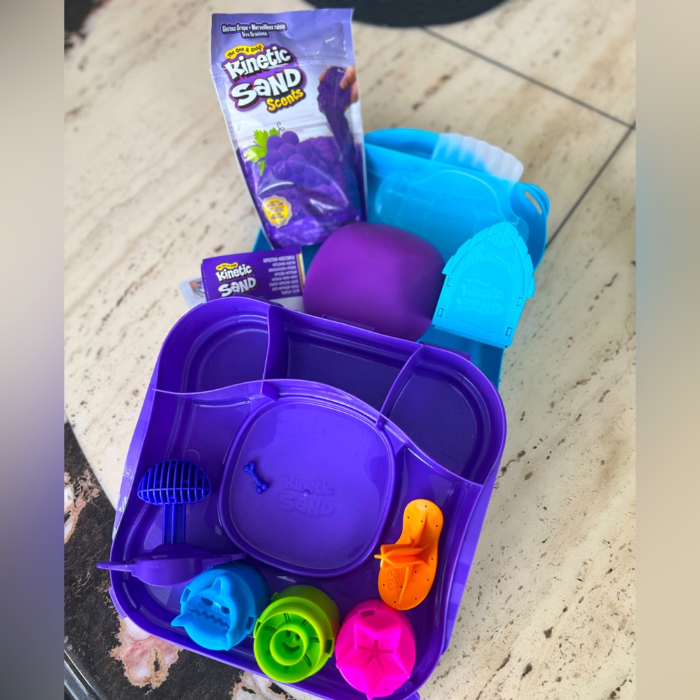 Kinetic Sand Scents Grape Playset with Molds